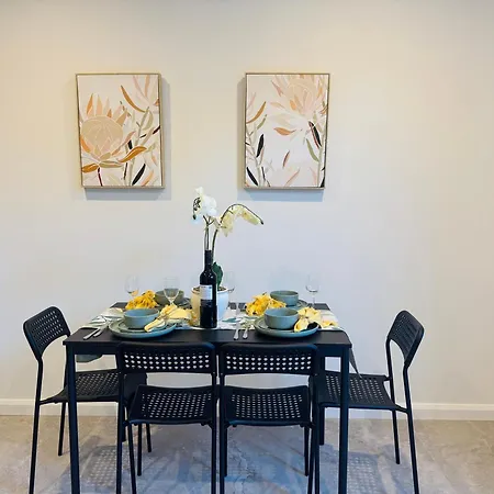 Luxe 2b2b Walk To Sunnybank Market Square Holiday home