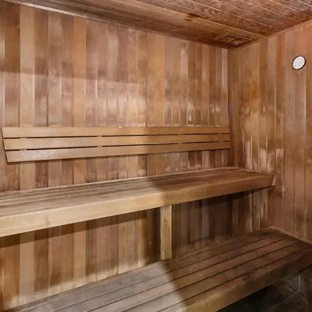 Apartment With King Bed, Pool, Gym And Sauna *