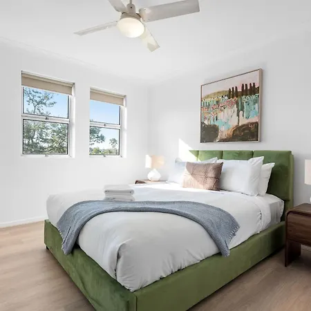 Comfy 2br Near Hospitals, Qut And Cbd With Parking! Apartment *