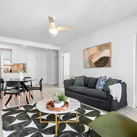 Comfy 2br Near Hospitals, Qut And Cbd With Parking! Apartment *