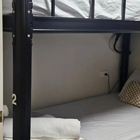 Hostel Aztec Adress 133 Beckett Road, Mixed Shared *