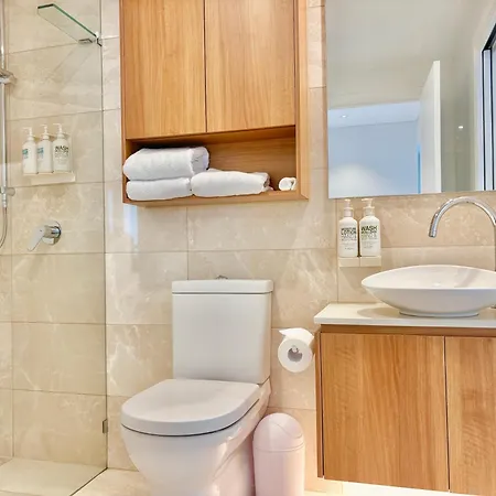 Brisbane's Highest Rated 3 Bedroom Luxury -above 60th Floor- Incredible Views In Skytower, Brisbane's Tallest Building -complimentary Wifi, Drinks, Snacks & Streaming Access Brisbane