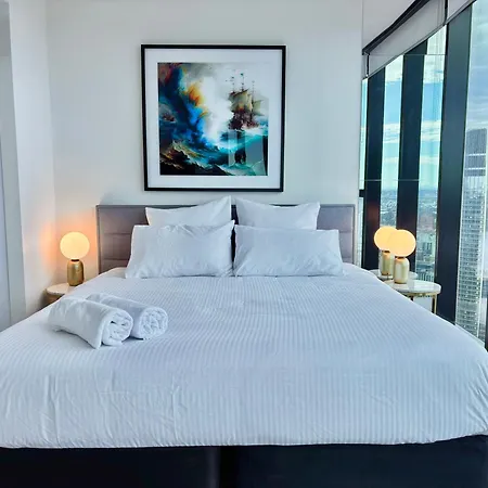 Apartment Brisbane's Highest Rated 3 Bedroom Luxury -above 60th Floor- Incredible Views In Skytower, Brisbane's Tallest Building -complimentary Wifi, Drinks, Snacks & Streaming Access Brisbane