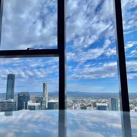 Brisbane's Highest Rated 3 Bedroom Luxury -above 60th Floor- Incredible Views In Skytower, Brisbane's Tallest Building -complimentary Wifi, Drinks, Snacks & Streaming Access