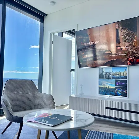 Brisbane's Highest Rated 3 Bedroom Luxury -above 60th Floor- Incredible Views In Skytower, Brisbane's Tallest Building -complimentary Wifi, Drinks, Snacks & Streaming Access Apartment