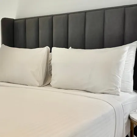 Brisbane's Highest Rated 3 Bedroom Luxury -above 60th Floor- Incredible Views In Skytower, Brisbane's Tallest Building -complimentary Wifi, Drinks, Snacks & Streaming Access Brisbane