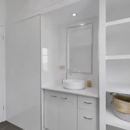 Holiday home 6 Mins To City-stylish Retreat