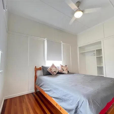 6 Mins To City-stylish Retreat Holiday home *