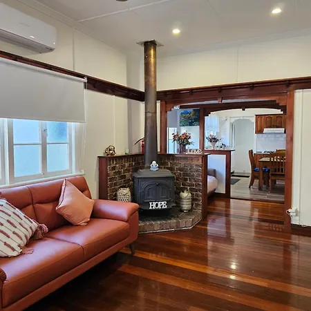 6 Mins To City-stylish Retreat Brisbane