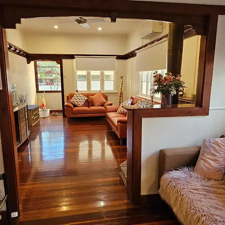 6 Mins To City-stylish Retreat Holiday home