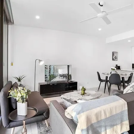 Spacious 2br - Free Parking & Balcony & Pool Apartment Brisbane