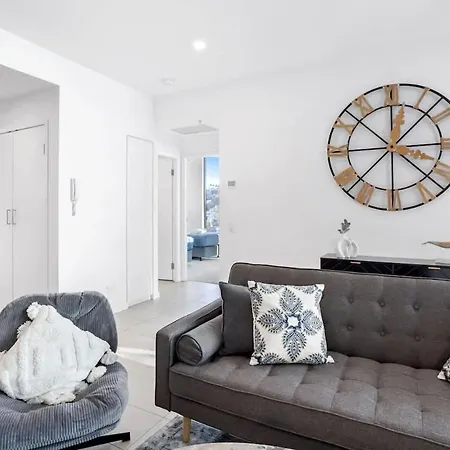 Apartment Spacious 2br - Free Parking & Balcony & Pool Brisbane