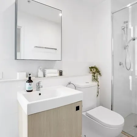 Spacious 2br - Free Parking & Balcony & Pool Brisbane