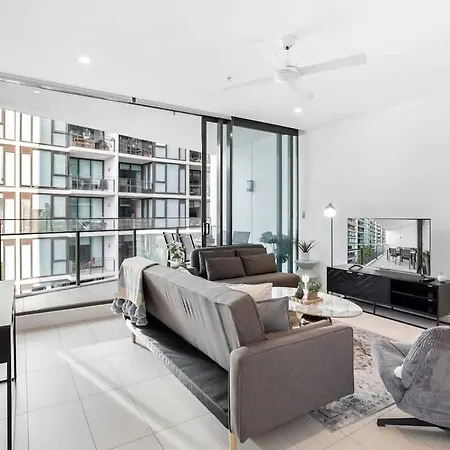 Spacious 2br - Free Parking & Balcony & Pool * Brisbane