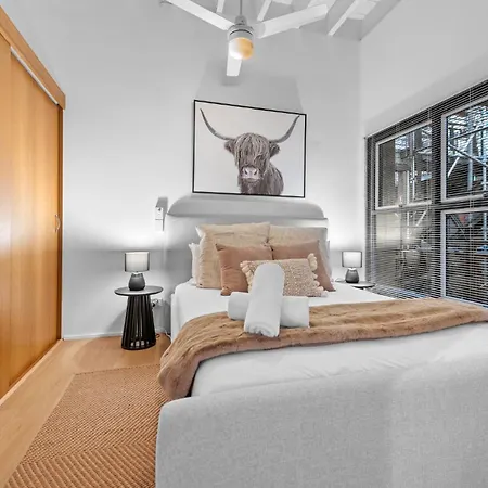 Woolstore Riverfront Teneriffe Apartment