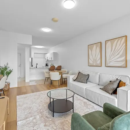 Modern Southbank Parklands Retreat