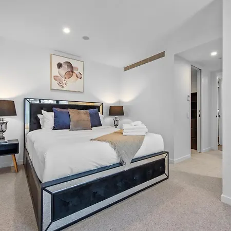 Apartment Luxe 3br With Views, Car Park And Rooftop Pool