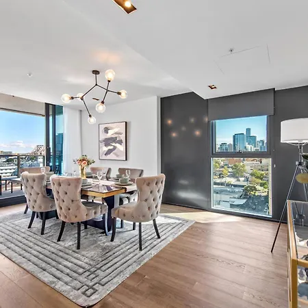 Luxe 3br With Views, Car Park And Rooftop Pool *