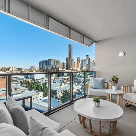 Luxe 3br With Views, Car Park And Rooftop Pool * Brisbane