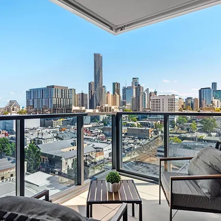 Luxe 3br With Views, Car Park And Rooftop Pool Apartment