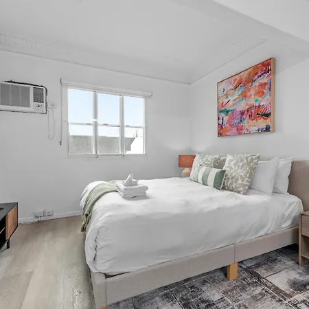 Stylish Centre - Short Walk To Hosp Apartment