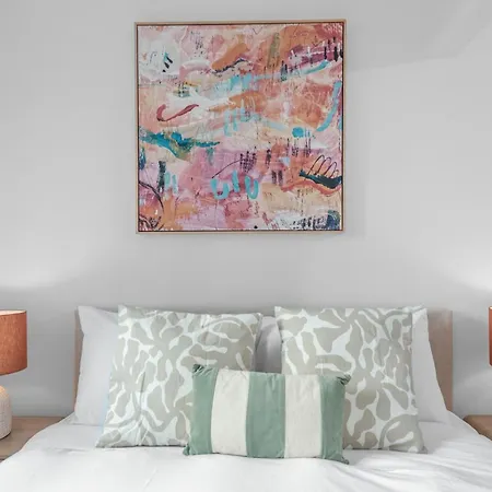 Apartment Stylish Centre - Short Walk To Hosp