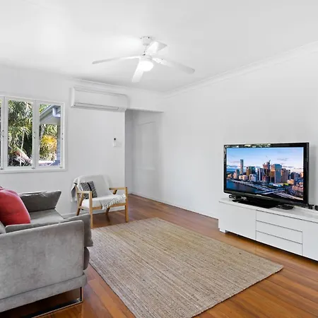 Charming Queenslander Getaway Holiday home *