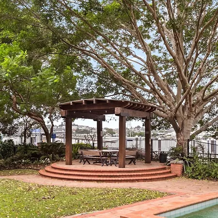 Apartment Stylish Riverside 2-bedroom In Teneriffe Brisbane