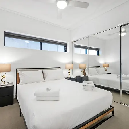 Apartment Spacious Valley Pad In Street Precinct