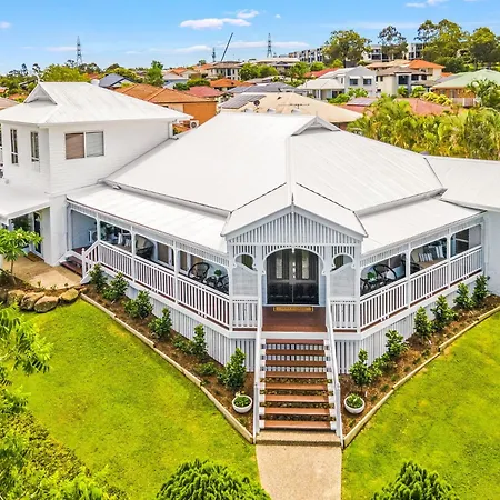 The Duchess - Luxury Home. Family & Pet Friendly With Pool Holiday home Brisbane