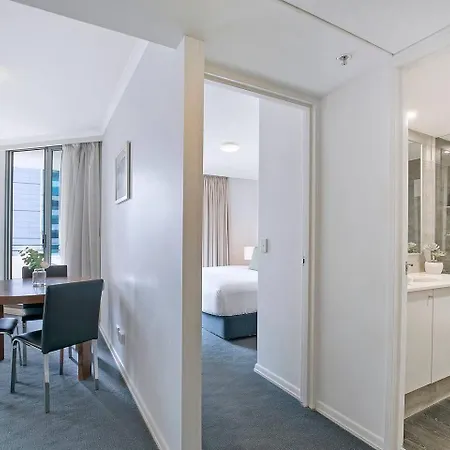 Charlotte's Poolside - Steps To Dining & Shops Apartment Brisbane