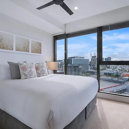 'sage Bloom' Elegant Newstead With Shared Pool * Brisbane