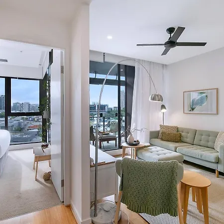'sage Bloom' Elegant Newstead With Shared Pool Apartment *