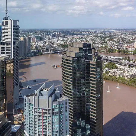 Skyline Serenity - Level 62 With Stunning Views!