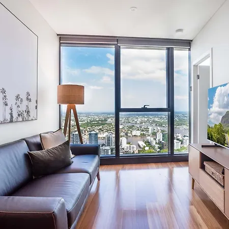 Skyline Serenity - Level 62 With Stunning Views! *
