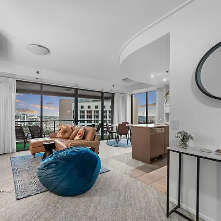 A Touch Of Class - 2bed-2bath-1car-balcony-views - Cbd Apartment