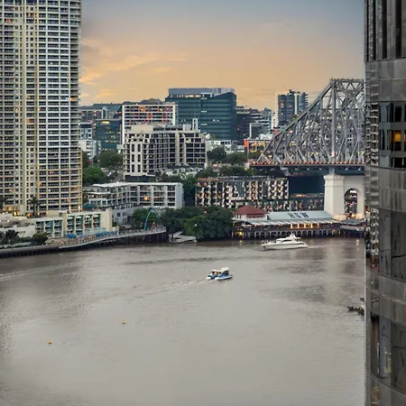 Apartment A Touch Of Class - 2bed-2bath-1car-balcony-views - Cbd