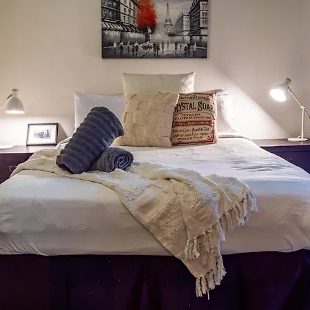 Teneriffe Executive Apartment