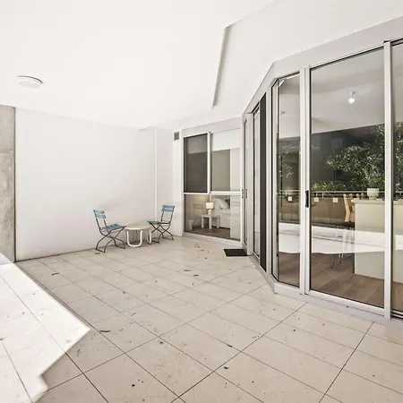 Cassa Kg - 1b1b Modern Close To Qut & *