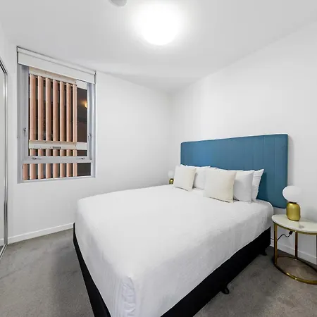 Scenic 2br With Balcony And Recreational Deck Access * Brisbane