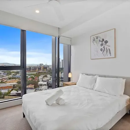 Capri - Executive 1br In Fortitude Valley Parking Apartment