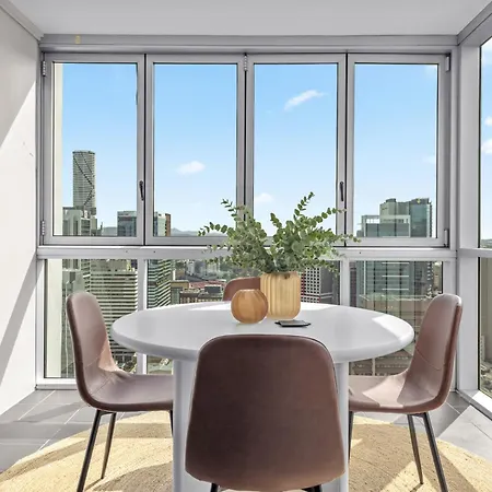 Floor 2bed-2bath-2car-pool-views - Cbd Apartment Brisbane