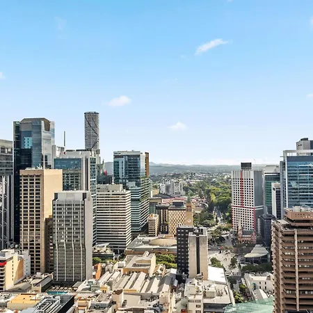 Floor 2bed-2bath-2car-pool-views - Cbd *