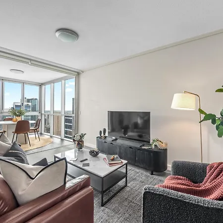 Floor 2bed-2bath-2car-pool-views - Cbd Apartment *