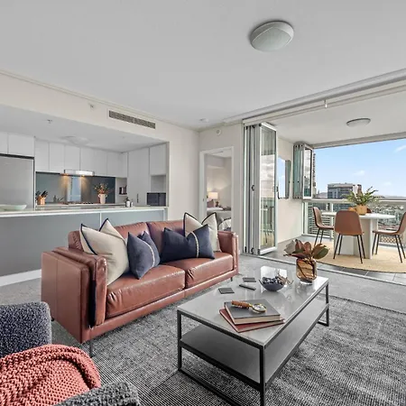 Floor 2bed-2bath-2car-pool-views - Cbd * Brisbane