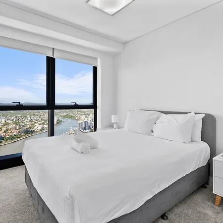High-rise With Pool, Sauna & Gym Access Apartment Brisbane
