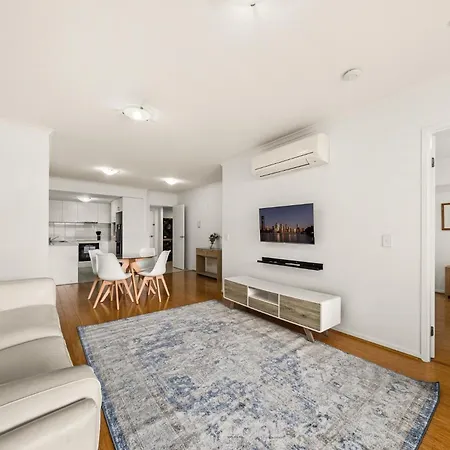 Modern 2-bed With Gym & Sauna Access Brisbane