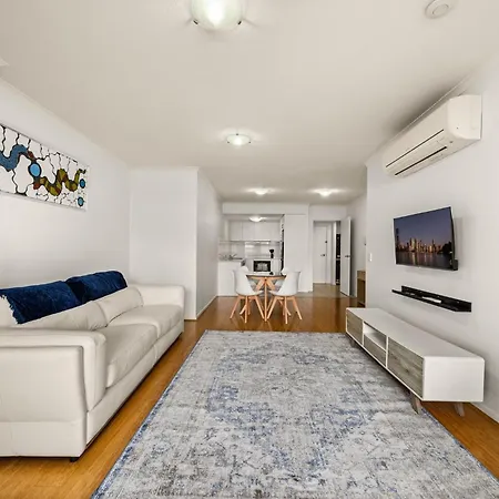 Modern 2-bed With Gym & Sauna Access Apartment