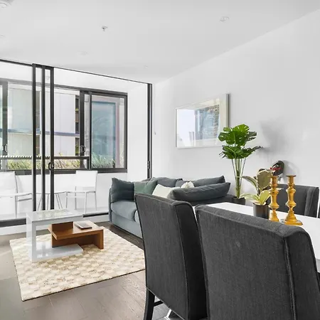 Escape With Balcony & Resort-style Amenities Apartment *