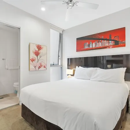Apartment Close To It All: Cbd 2-bed With Pool Gym &
